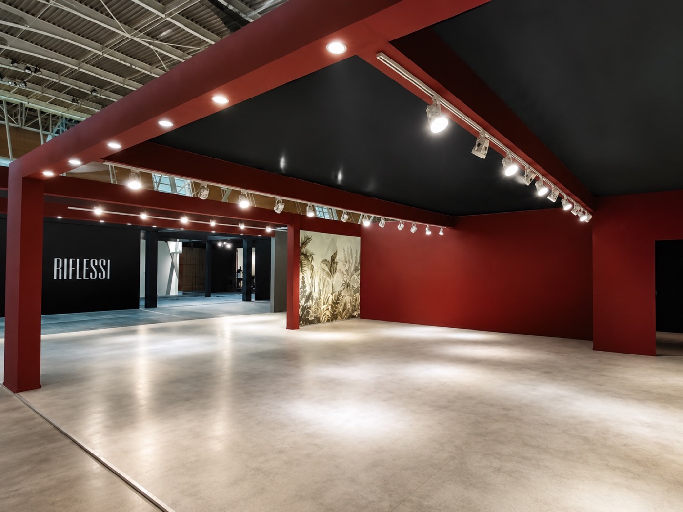 Biba — sala con parete tropicale