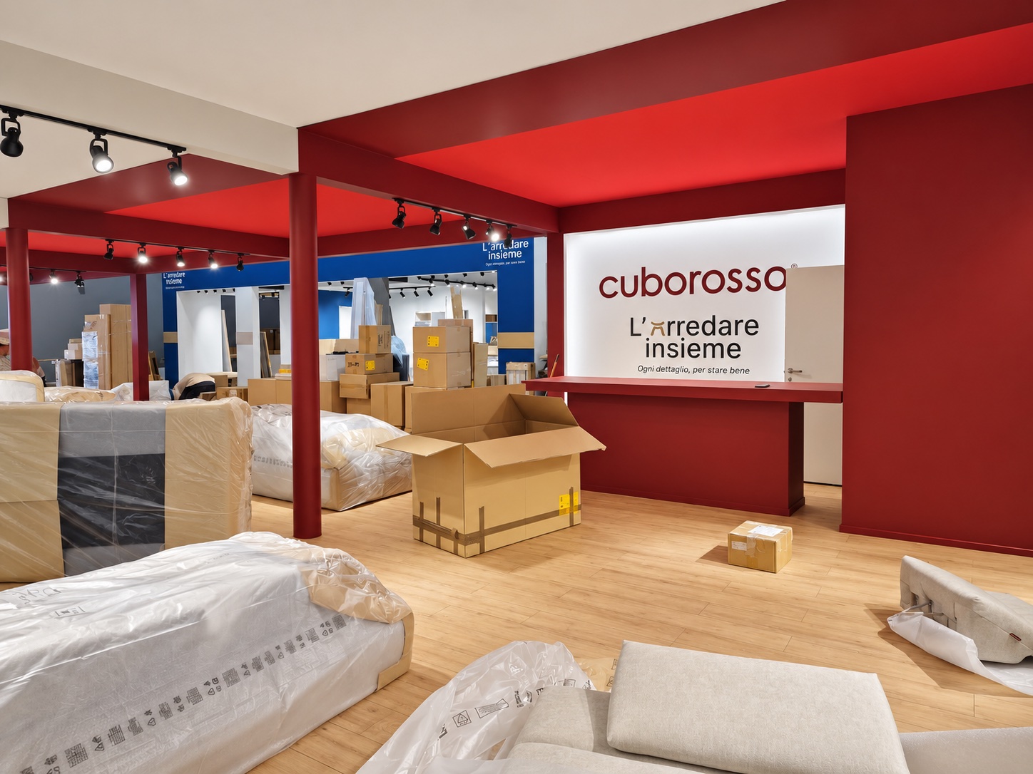 Interno dello stand Cuborosso durante l’allestimento