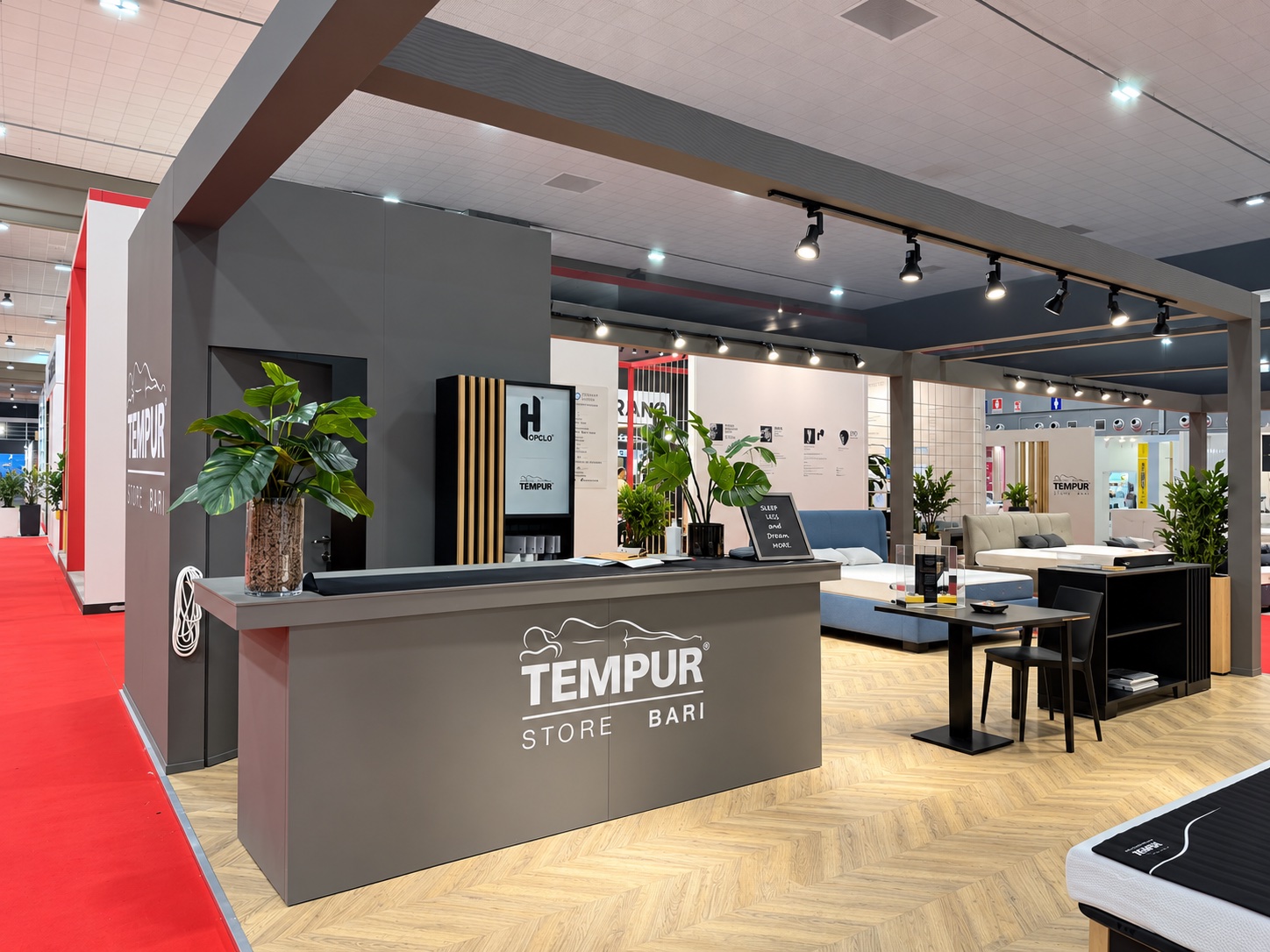 Reception Tempur Store Bari e area espositiva dello stand